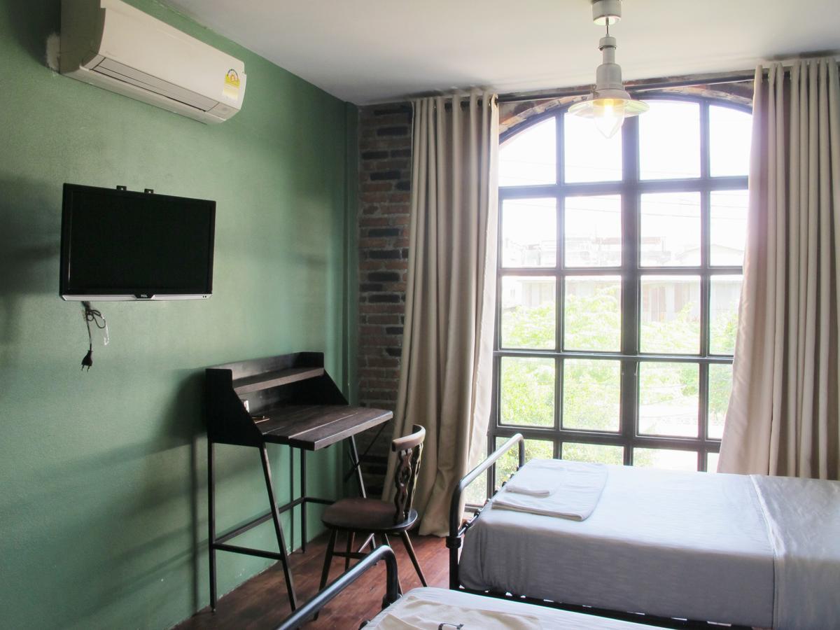 J No.14 Bed & Breakfast Bangkok Bagian luar foto
